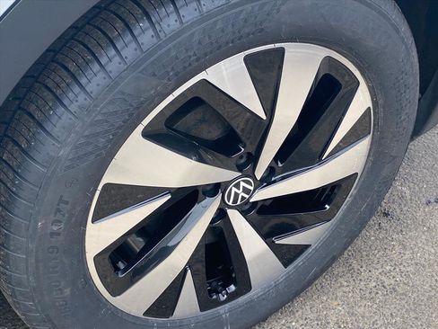 Certified 2023 Volkswagen ID.4 Pro image 20