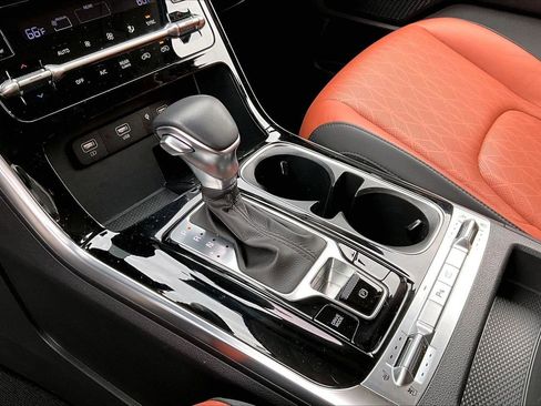 Used 2024 Kia Carnival SX image 32