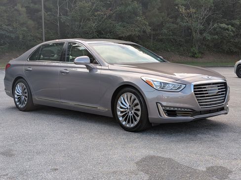 Used 2018 Genesis G90 3.3T Premium RWD image 11