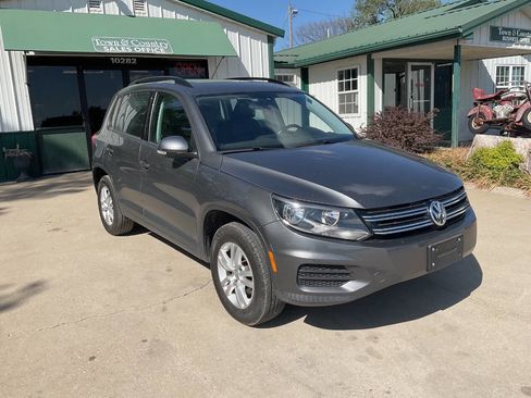 Used 2016 Volkswagen Tiguan S FWD image 3