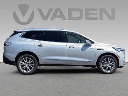 Used 2022 Buick Enclave Premium FWD image 7