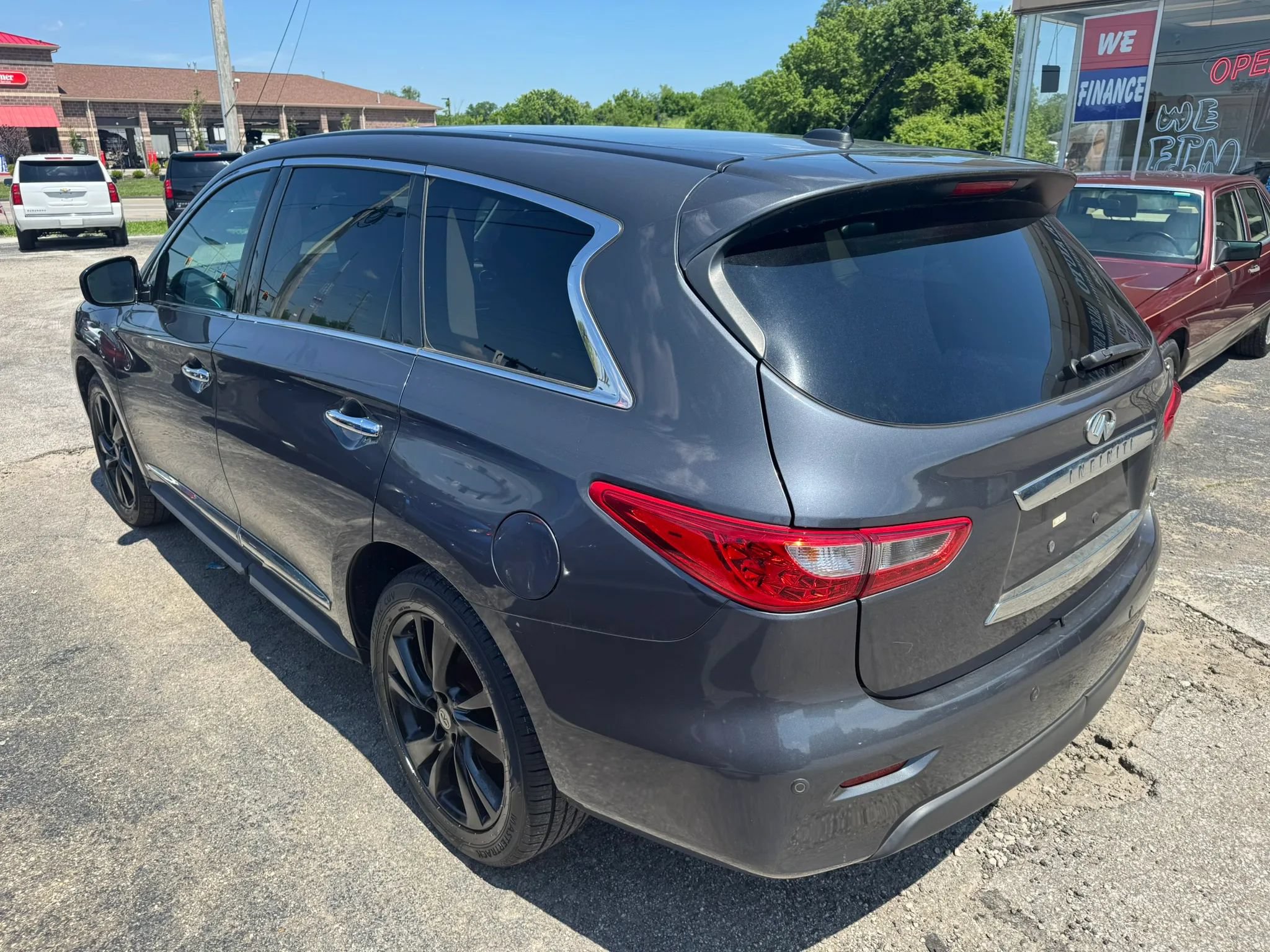 Used 2013 INFINITI JX35 AWD w/ Premium Pkg image 5