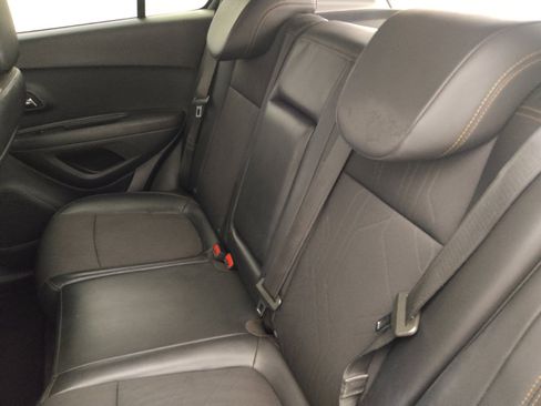 Used 2020 Chevrolet Trax LT w/ LT Convenience Package FWD image 18
