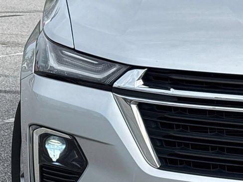 Used 2022 Chevrolet Traverse LS FWD image 3