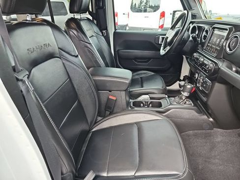 Used 2022 Jeep Wrangler Unlimited Sahara w/ Cold Weather Group AWD/4WD image 12