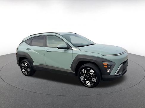 Used 2025 Hyundai Kona SEL image 2