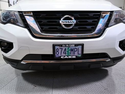 Used 2018 Nissan Pathfinder SV image 17