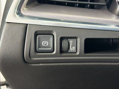 Used 2017 Cadillac XT5 Luxury w/ Driver Awareness Package FWD image 13