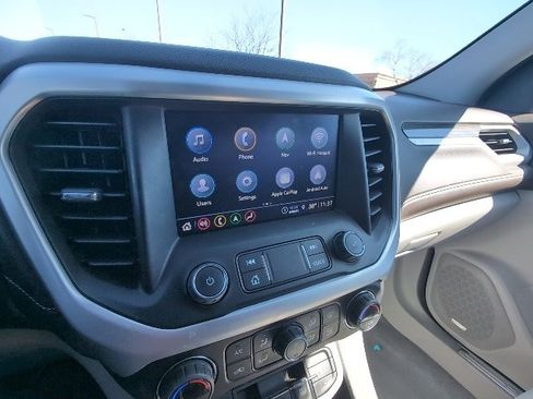 Used 2023 GMC Acadia SLT w/ Technology Package image 13