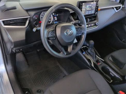 Used 2022 Toyota Corolla LE image 10