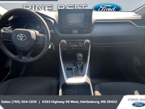 Used 2022 Toyota RAV4 LE image 13