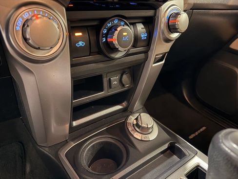 Used 2020 Toyota 4Runner SR5 AWD/4WD image 23
