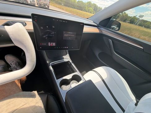 Used 2024 Tesla Model Y Long Range AWD/4WD image 28