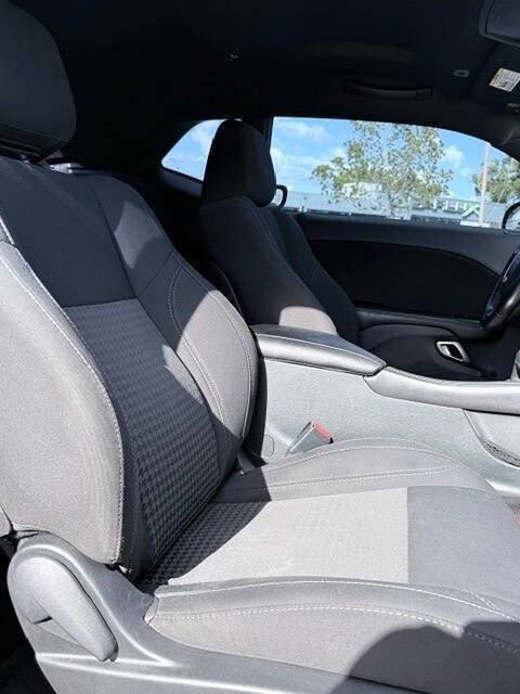Used 2018 Dodge Challenger SXT RWD image 12