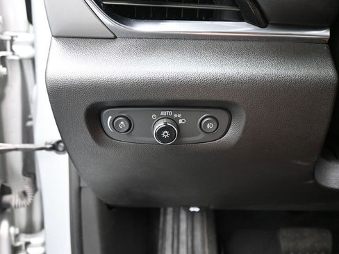 Used 2021 Chevrolet Traverse LT image 13