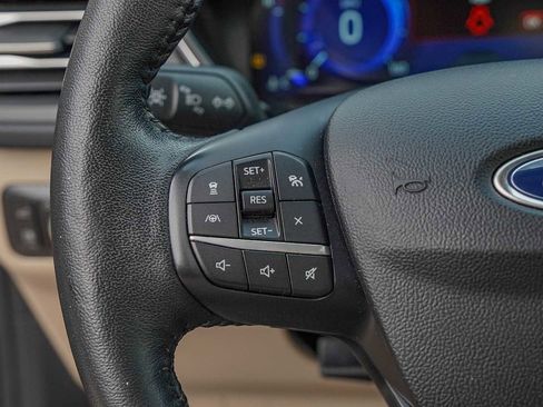 Used 2020 Ford Escape Titanium image 13