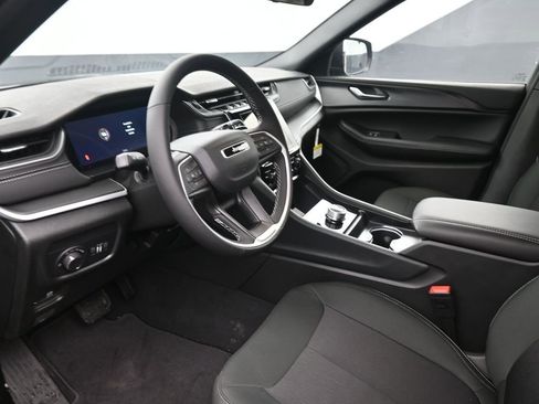 New 2026 Jeep Grand Cherokee L 2WD image 19