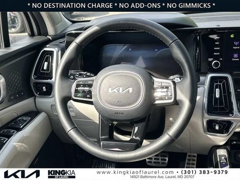 Used 2023 Kia Sorento SX Prestige w/ Panoramic Sunroof Package AWD/4WD image 8