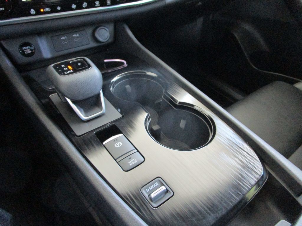 Used 2024 Nissan Rogue SL FWD image 39