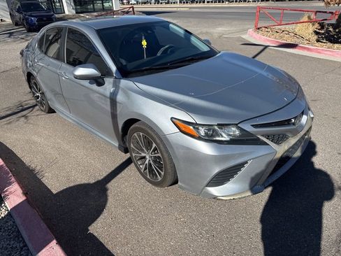 Used 2018 Toyota Camry L image 40