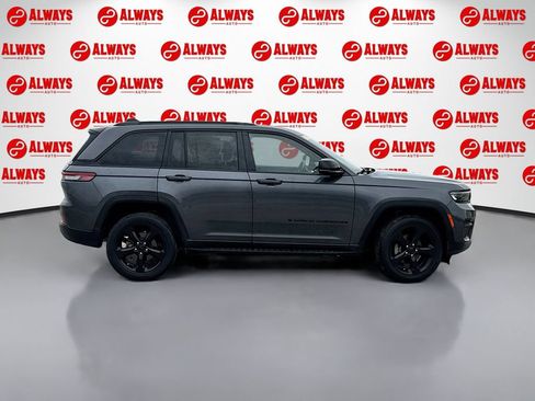 Used 2022 Jeep Grand Cherokee Altitude AWD/4WD image 4