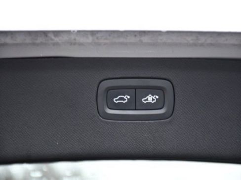 Certified 2025 Volvo XC90 B6 Plus image 22