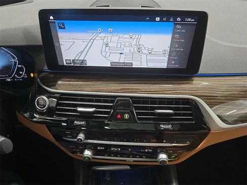 Used 2023 BMW 530e w/ Premium Package image 20