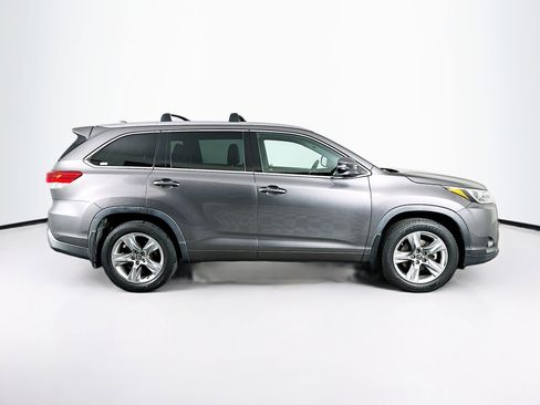 Used 2018 Toyota Highlander Limited w/ Carpet Mat Package (TMS) image 10