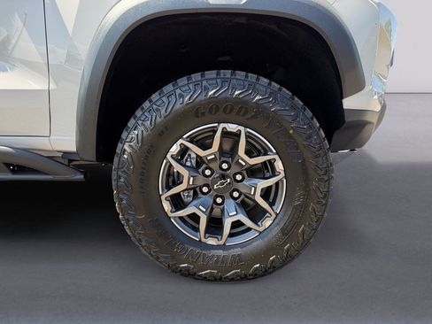 New 2026 Chevrolet Colorado ZR2 w/ Technology Package AWD/4WD image 9
