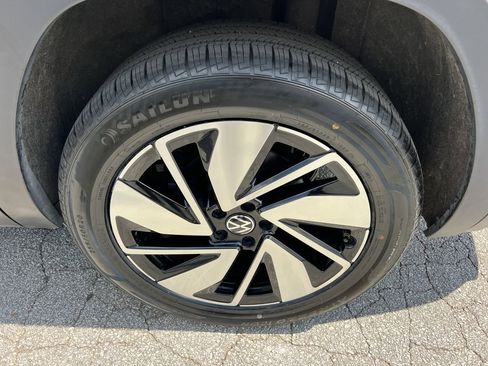 Used 2024 Volkswagen Atlas SE image 16