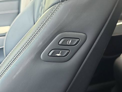 Used 2025 Genesis Electrified GV70 w/ Prestige Package AWD/4WD image 17