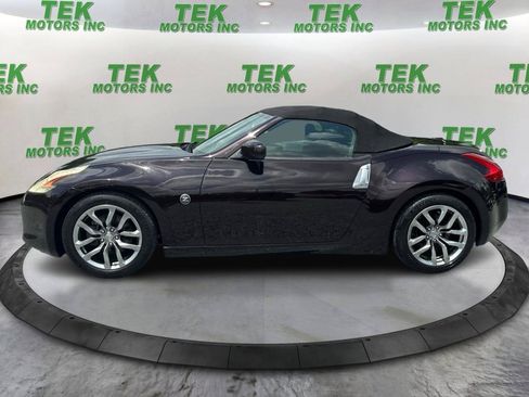 Used 2010 Nissan 370Z Roadster RWD image 10