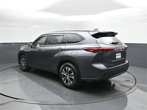 Used 2020 Toyota Highlander XLE image 4