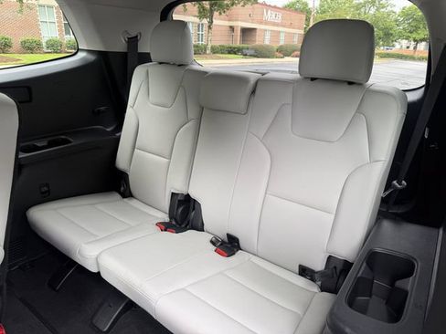 Certified 2024 Kia Telluride EX w/ EX Captain's Chair Package FWD image 32