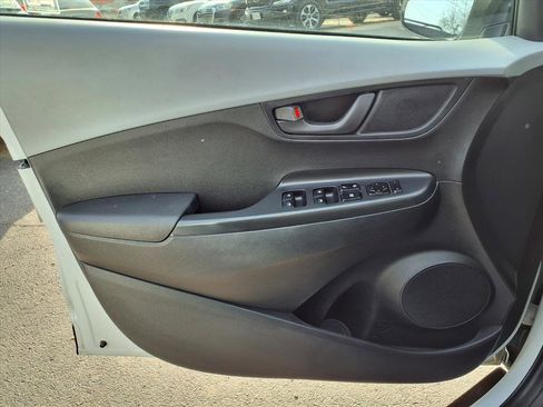 Used 2019 Hyundai Kona SE image 19