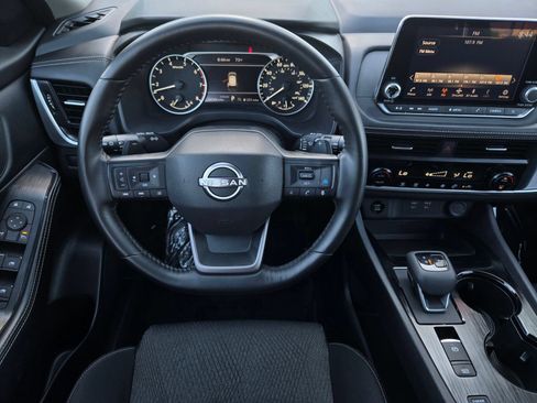 Used 2025 Nissan Rogue SV FWD image 12
