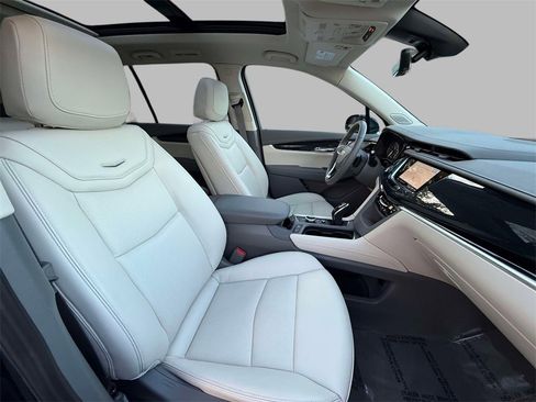 Used 2024 Cadillac XT6 Premium Luxury w/ Technology Package image 14