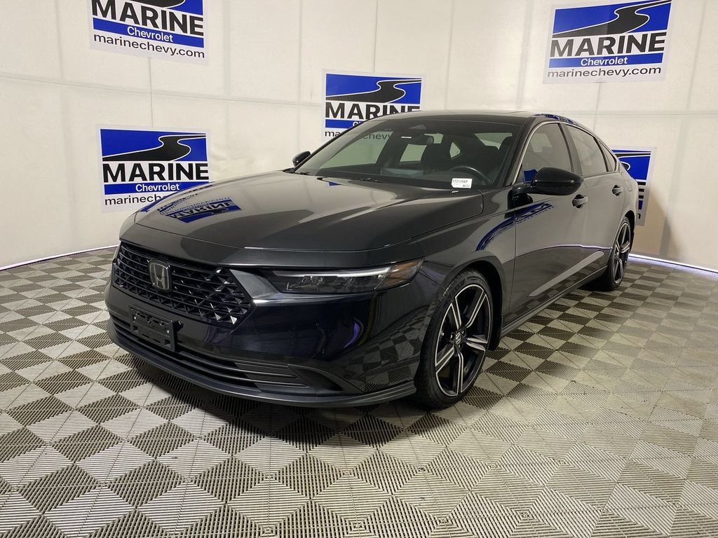 Used 2024 Honda Accord Sport image 11
