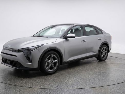 Used 2025 Kia K4 FWD image 3