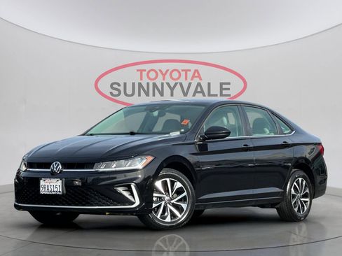 Used 2025 Volkswagen Jetta S image 2