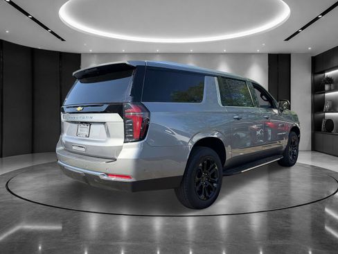 Certified 2025 Chevrolet Suburban LS AWD/4WD image 5