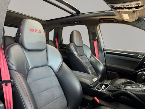 Used 2018 Porsche Cayenne GTS image 14