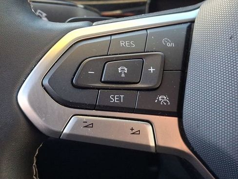 Used 2024 Volkswagen Atlas Cross Sport SE image 21