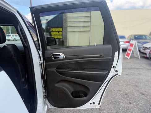 Used 2017 Jeep Grand Cherokee Altitude AWD/4WD image 10