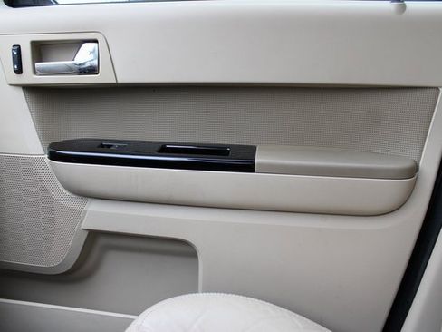 Used 2010 Ford Escape Limited image 28