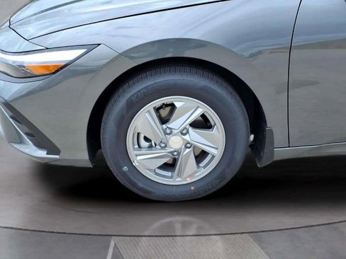 New 2026 Hyundai Elantra SE FWD image 9