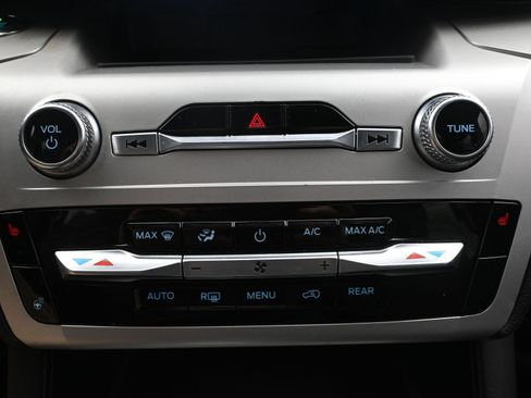 Used 2020 Ford Explorer XLT w/ Equipment Group 202A image 17