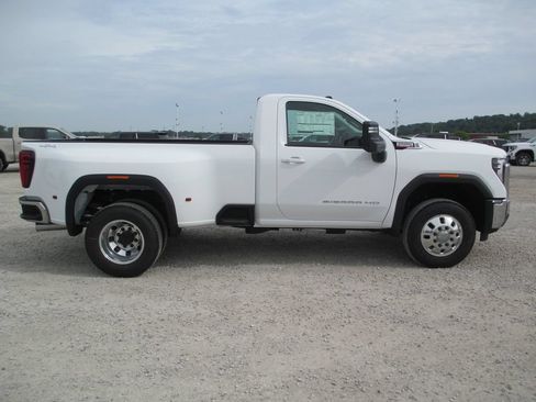 New 2026 GMC Sierra 3500 SLE AWD/4WD image 3