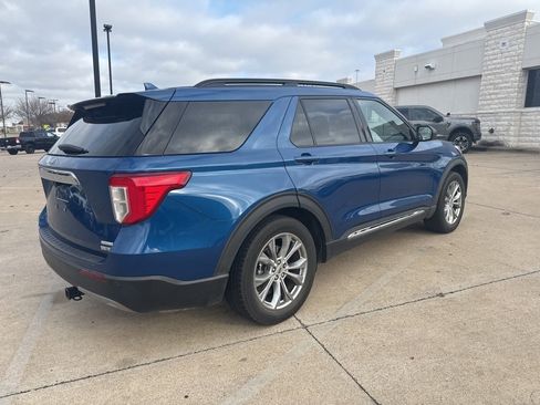 Used 2020 Ford Explorer XLT w/ Equipment Group 202A image 5