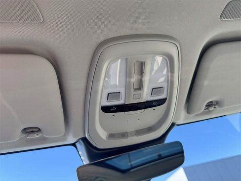 Used 2023 Volvo XC60 B5 Plus image 30